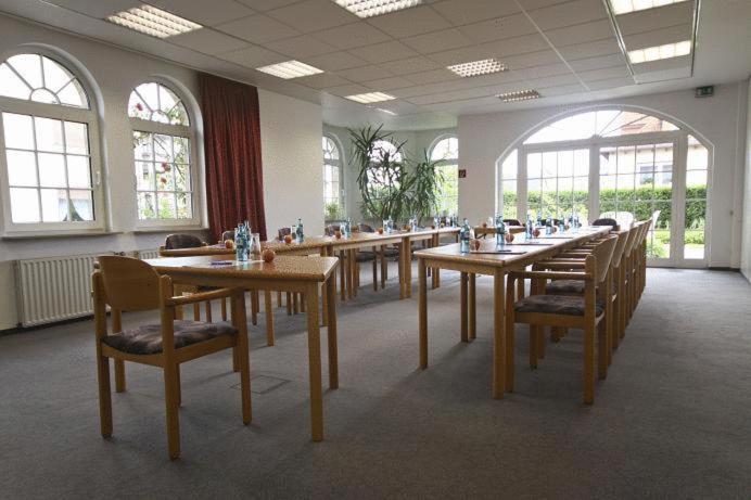 Hotel-Restaurant Zur Krone Loehnberg Bagian luar foto