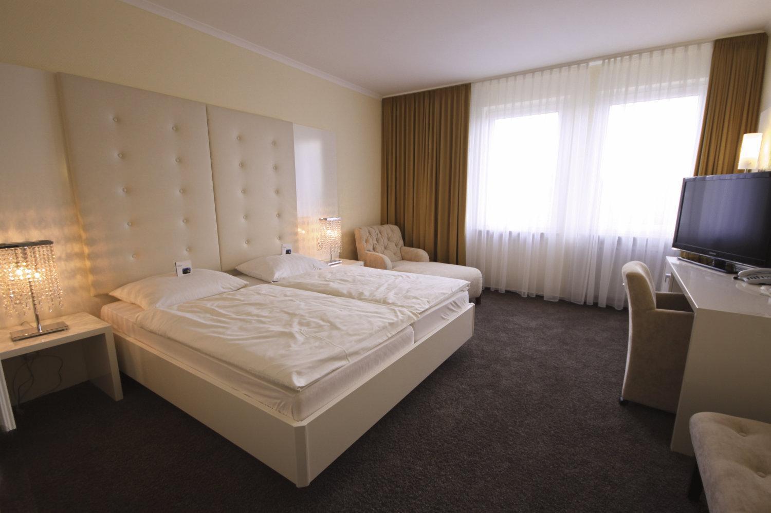 Hotel-Restaurant Zur Krone Loehnberg Bagian luar foto