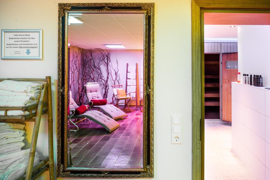 Hotel-Restaurant Zur Krone Loehnberg Bagian luar foto