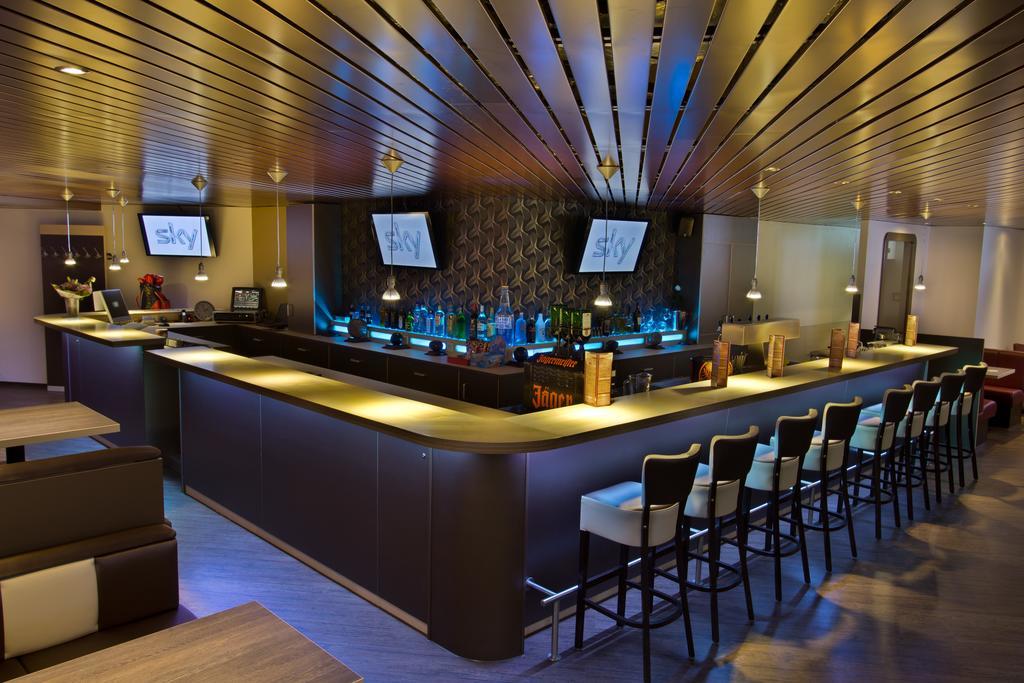 Hotel-Restaurant Zur Krone Loehnberg Bagian luar foto