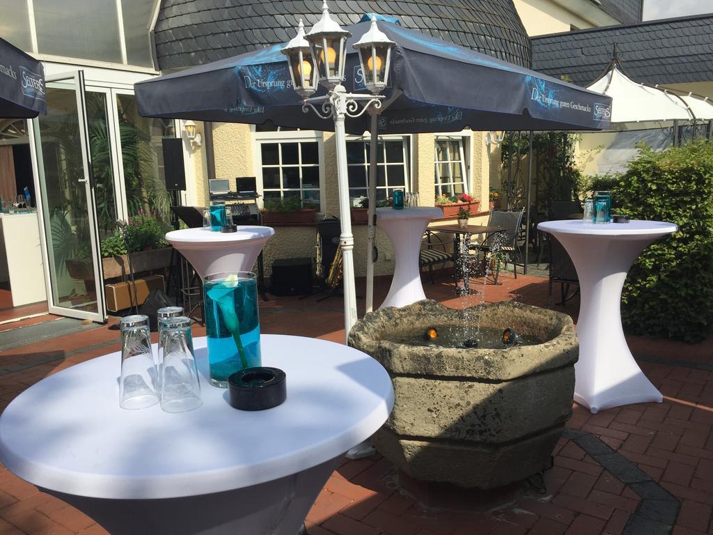 Hotel-Restaurant Zur Krone Loehnberg Bagian luar foto