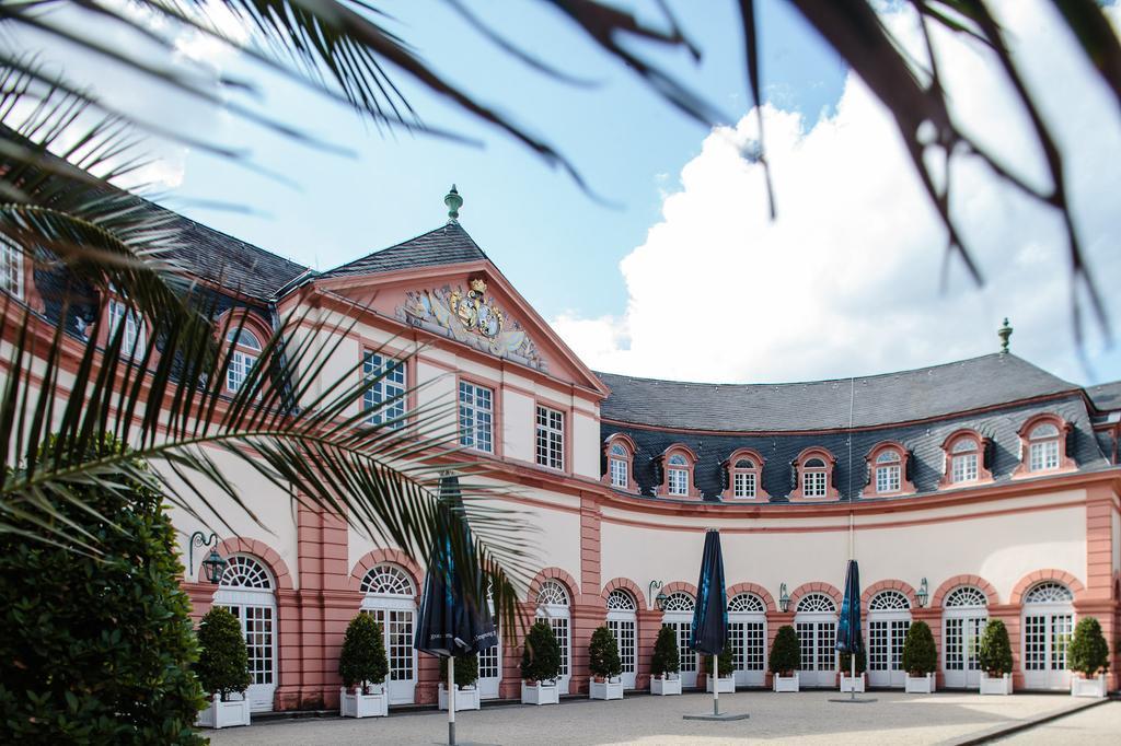 Hotel-Restaurant Zur Krone Loehnberg Bagian luar foto