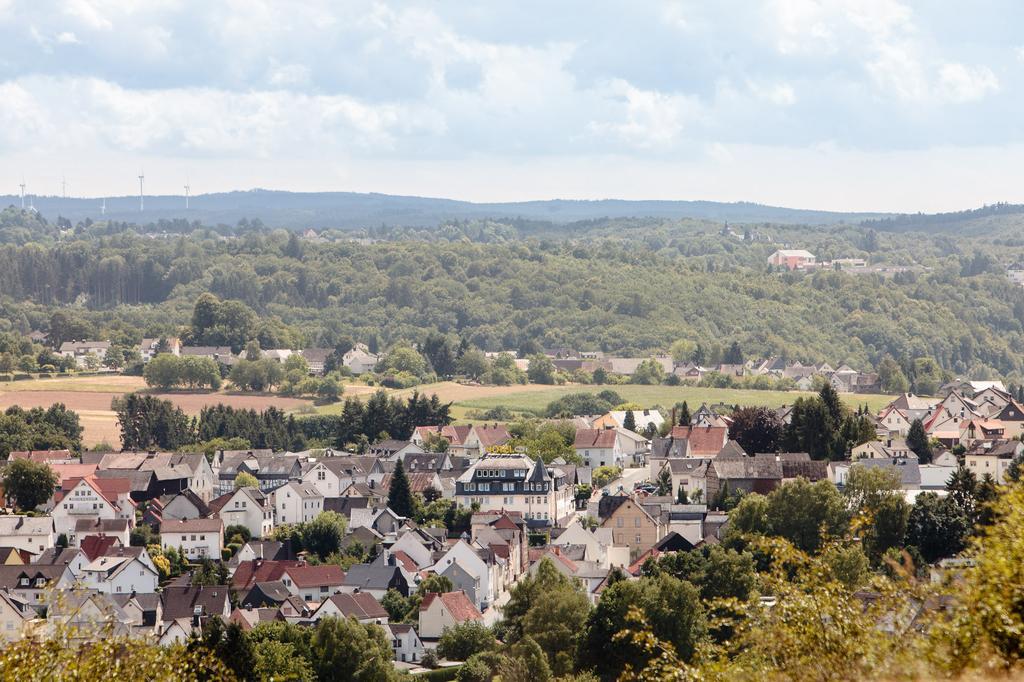 Hotel-Restaurant Zur Krone Loehnberg Bagian luar foto