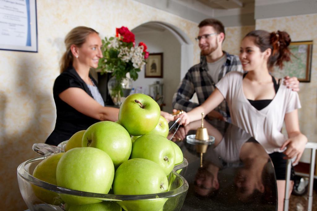 Hotel-Restaurant Zur Krone Loehnberg Bagian luar foto