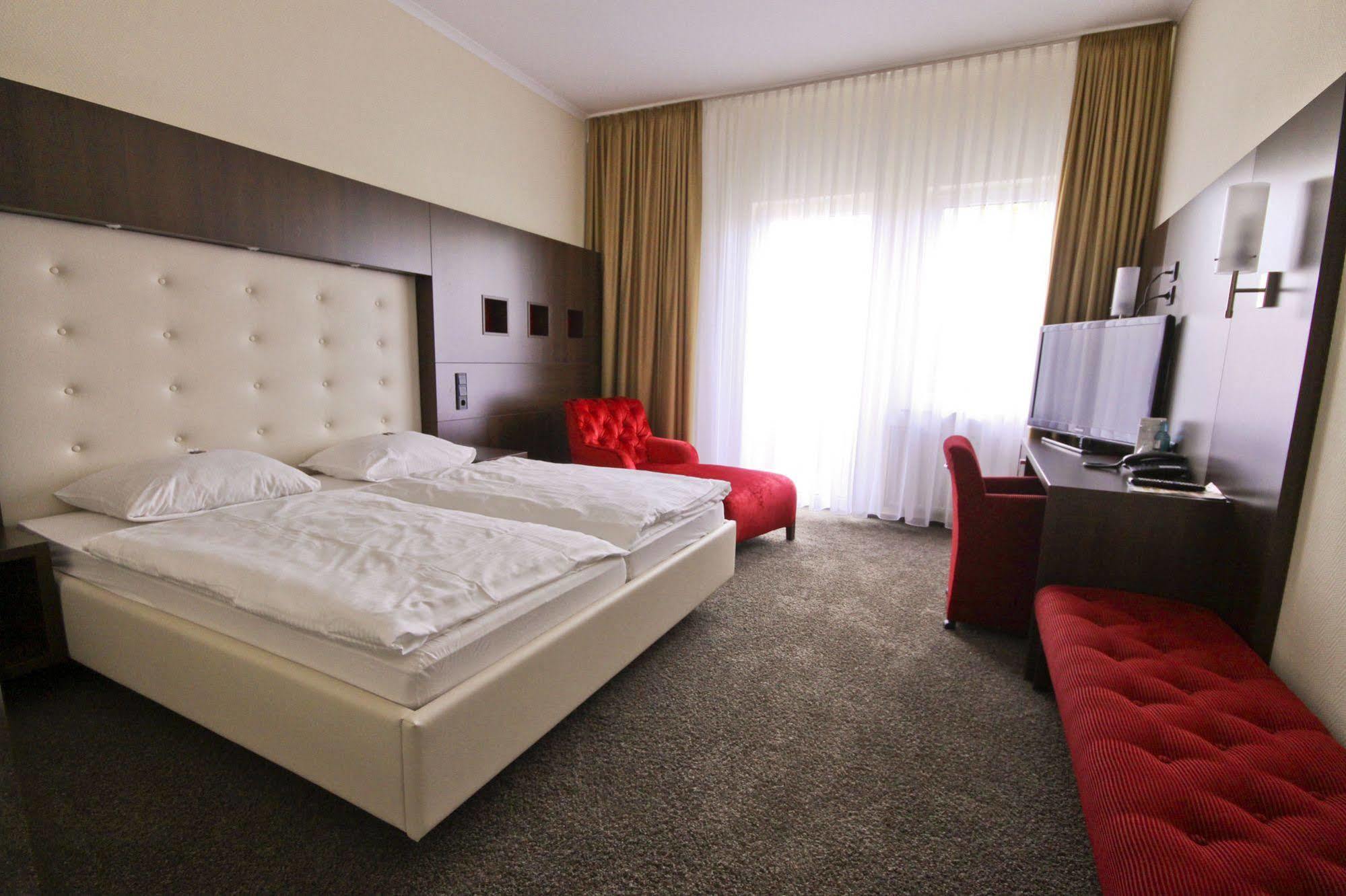 Hotel-Restaurant Zur Krone Loehnberg Ruang foto