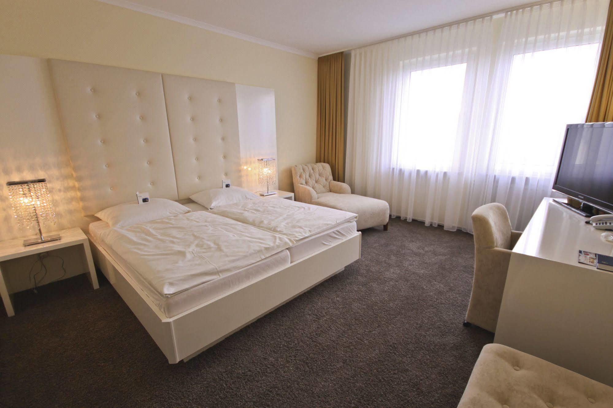 Hotel-Restaurant Zur Krone Loehnberg Ruang foto