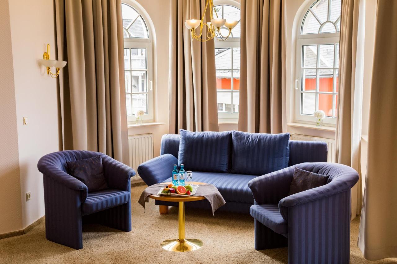 Hotel-Restaurant Zur Krone Loehnberg Bagian luar foto