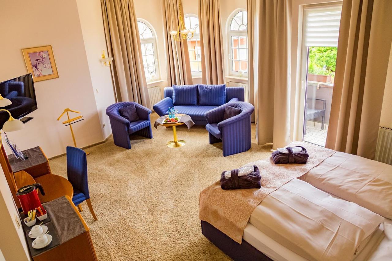 Hotel-Restaurant Zur Krone Loehnberg Bagian luar foto
